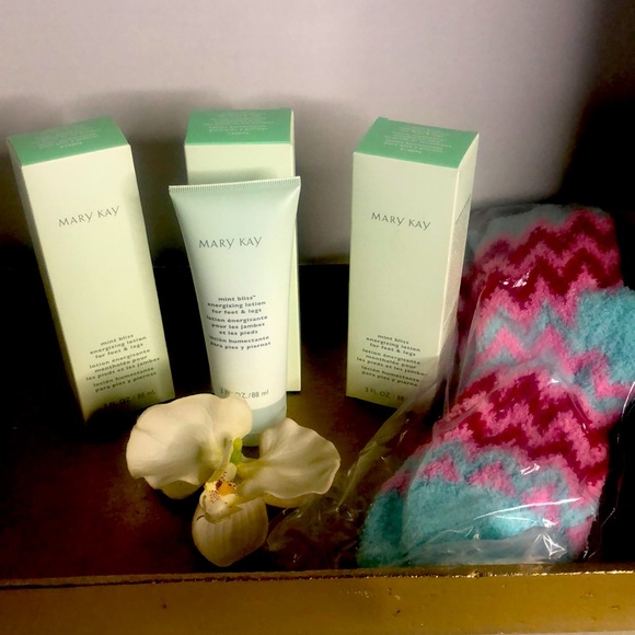 🔥Mary Kay Mint Bliss Energizing lotion for feet and legs - Picture 1 of 3